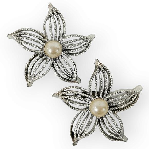 Vintage Sarah Coventry clip on silver toned flower earrings with pearls - Picture 2 of 5